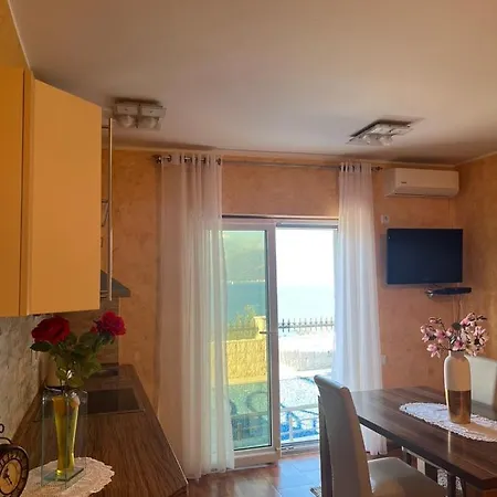 Villa Mare Apartments Tivat Exterior photo