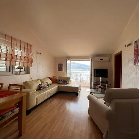 Villa Mare Apartments Tivat Exterior photo
