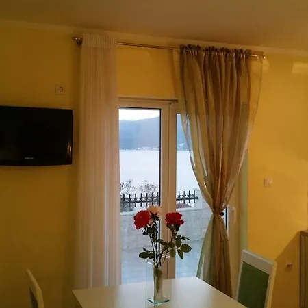 Villa Mare Apartments Tivat Exterior photo