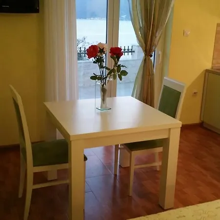 Villa Mare Apartments Tivat Exterior photo